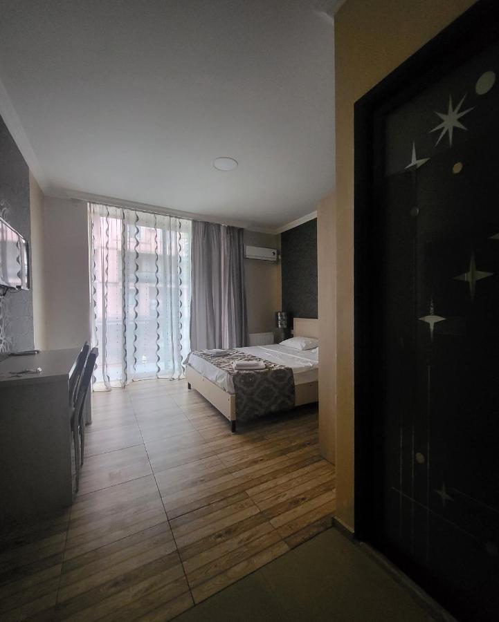 Hotel Elio Batoemi Buitenkant foto