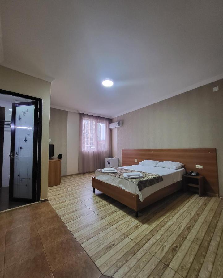 Hotel Elio Batoemi Buitenkant foto