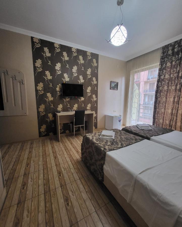 Hotel Elio Batoemi Buitenkant foto