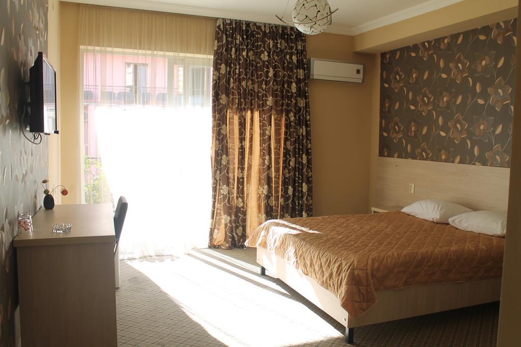 Hotel Elio Batoemi Buitenkant foto