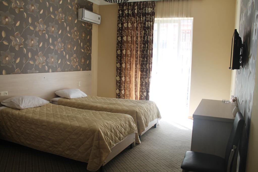 Hotel Elio Batoemi Buitenkant foto